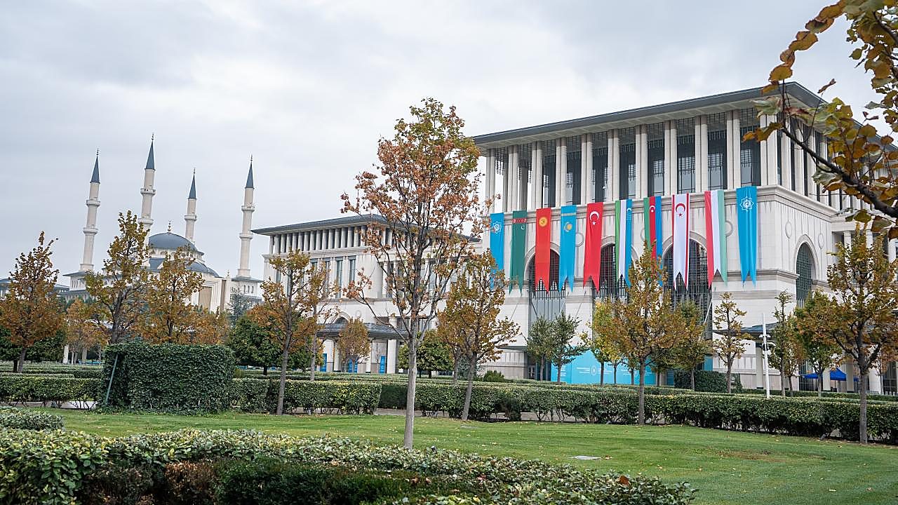 Burhanettin Duran: Daha güçlü bir Türk dünyası için çalışıyoruz