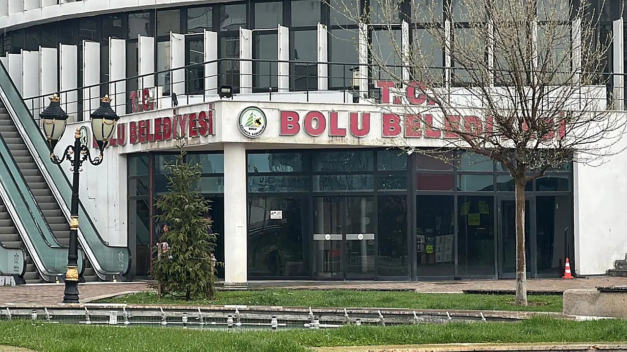 Bolu Belediyesi'ne operasyon. Belediye Başkan Yardımcısı dahil dört kişi gözaltında