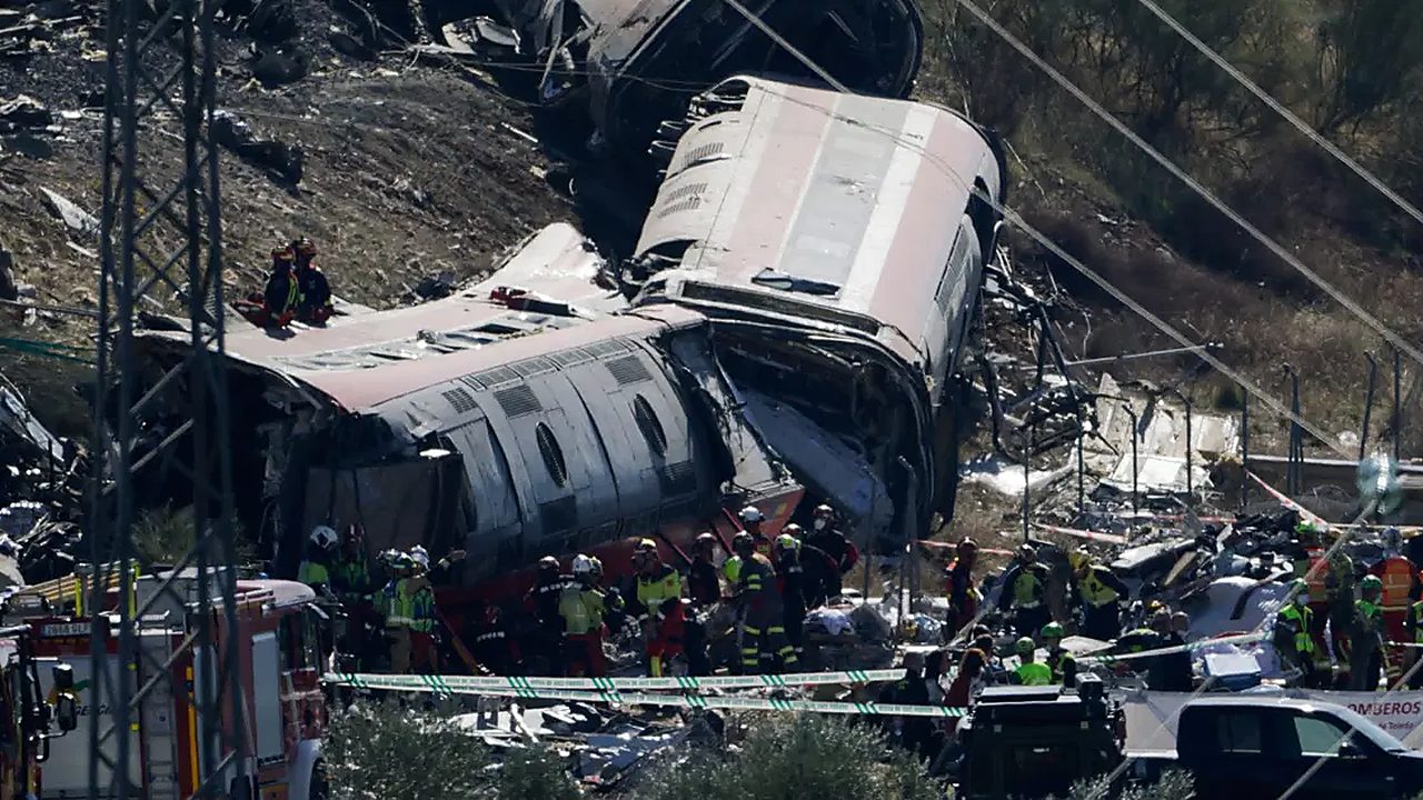 İspanya'da ikinci hızlı tren faciası. 68 kişi öldü, üç gün yas başladı
