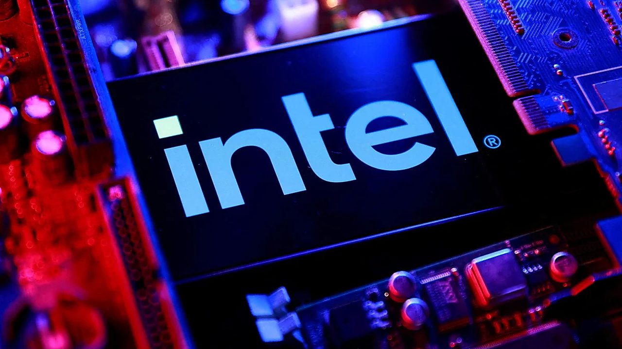Intel hisseleri sert düştü – Zayıf PC pazarı beklentileri vurdu