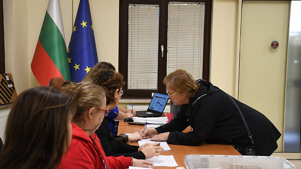 Bulgaristan'da cumhurbaşkanlığı seçimi 2. tura kaldı