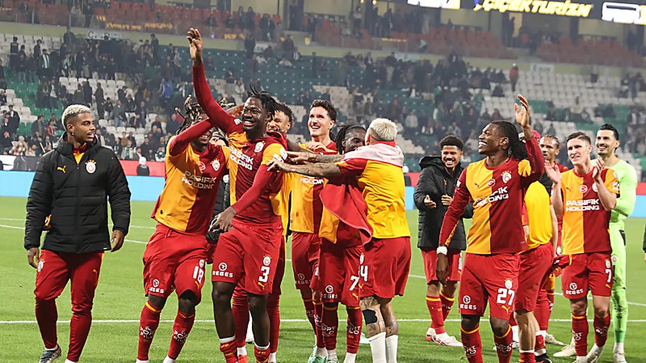 Ahmet Çakar'dan flaş Galatasaray yorumu! "Şampiyonluğun en büyük favorisi..."