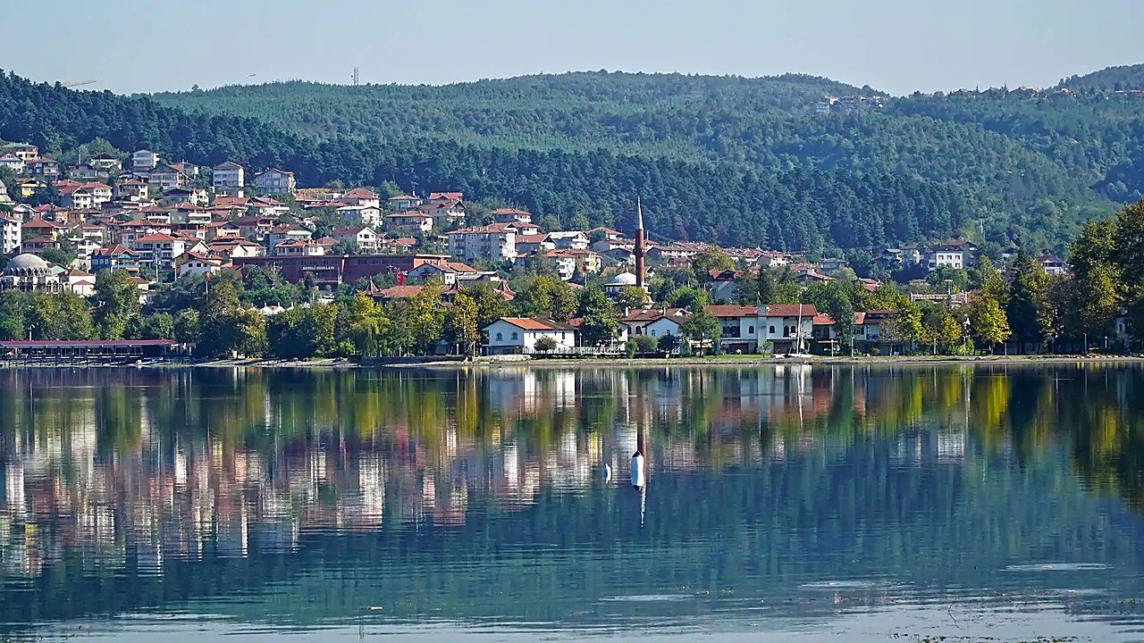 Sakarya'da yol çalışmasında antik yazıtlı taş blok bulundu