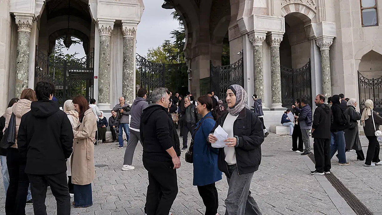 KPSS Ortaöğretim oturumu başladı. Milyonlarca aday ter döküyor