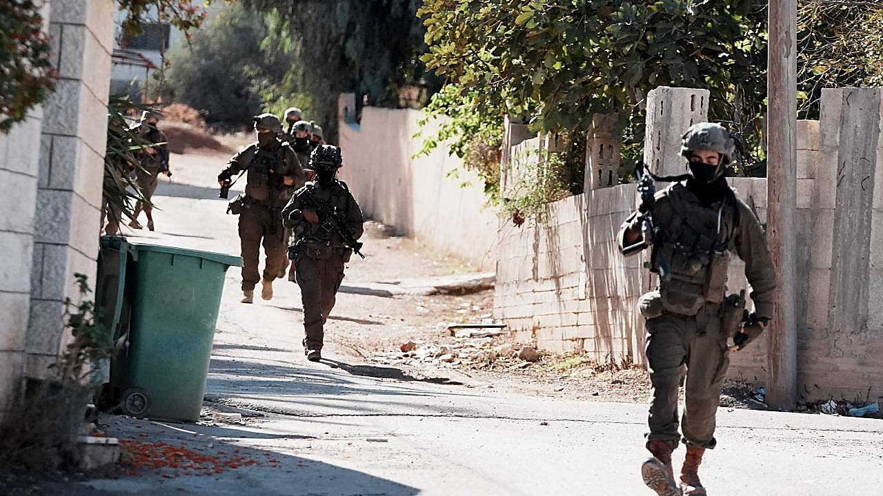 İşgalci İsrail Batı Şeria'da 3 günde 50 kişiyi gözaltına aldı