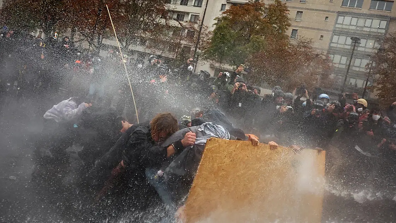 Avrupa'da sokaklar hareketli. Fransa, İspanya ve İtalya'da protestolara polis müdahalesi