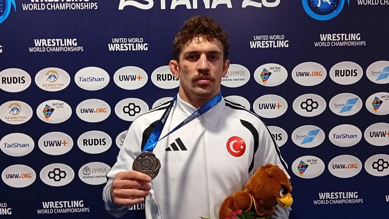 Milli güreşçi Yüksel Sarıçiçek dünya ikincisi oldu