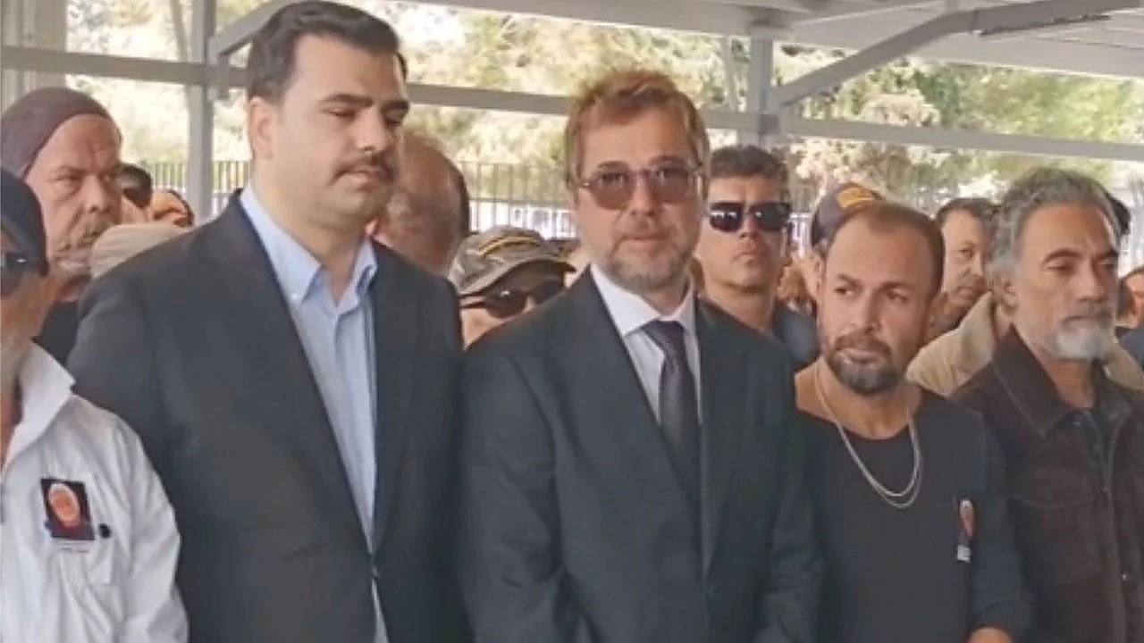 Engin Altan Düzyatan babası son yolculuğuna uğurladı
