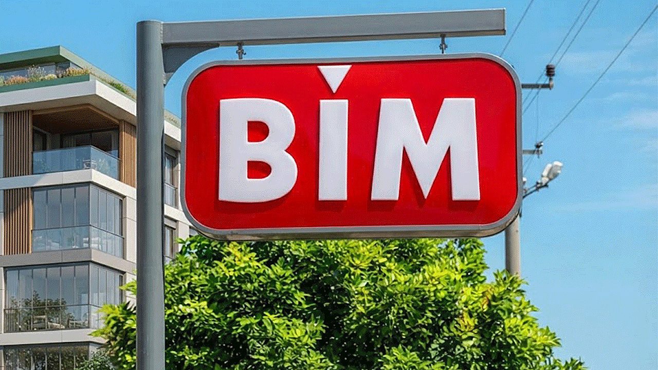 SATIŞTA! BİM’E BUGÜN 4 KAPAKLI 2 ÇEKMECELİ GARDIROP GELİYOR (28 EKİM-3 KASIM)