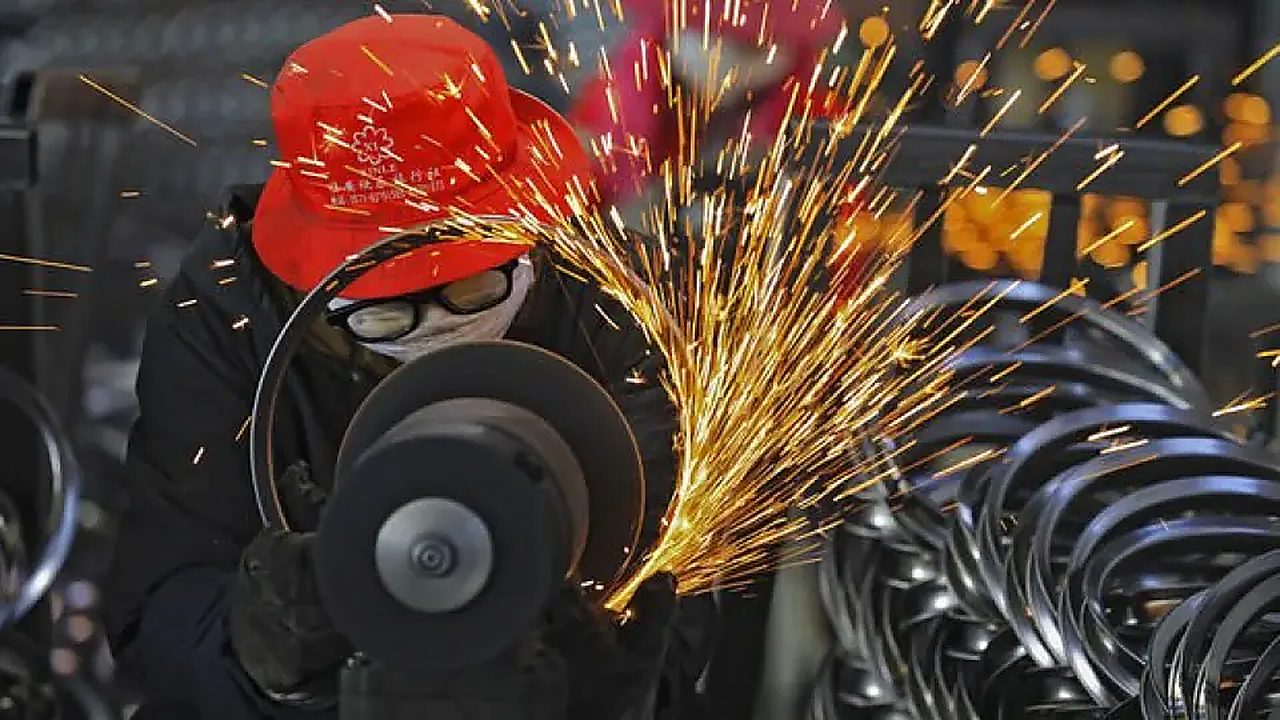 Çin'de ekonomik aktivite Ekim'de yeniden daralma seyrine girdi